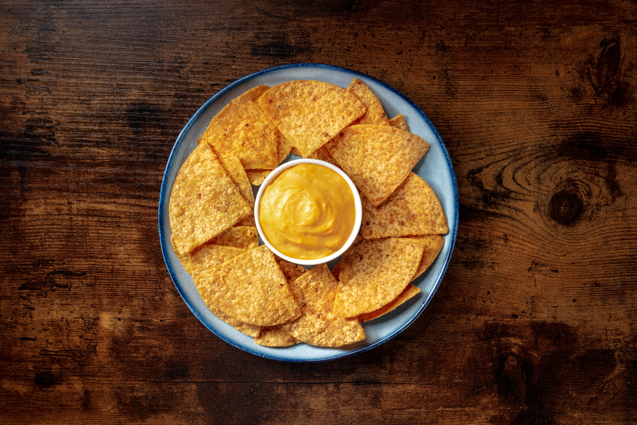Chips with cheese sauce