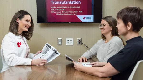 Two women talking to Nebraska Medicine transplant coordinator