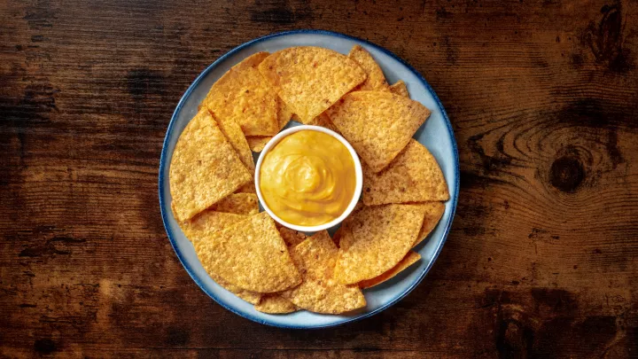 Chips with cheese sauce