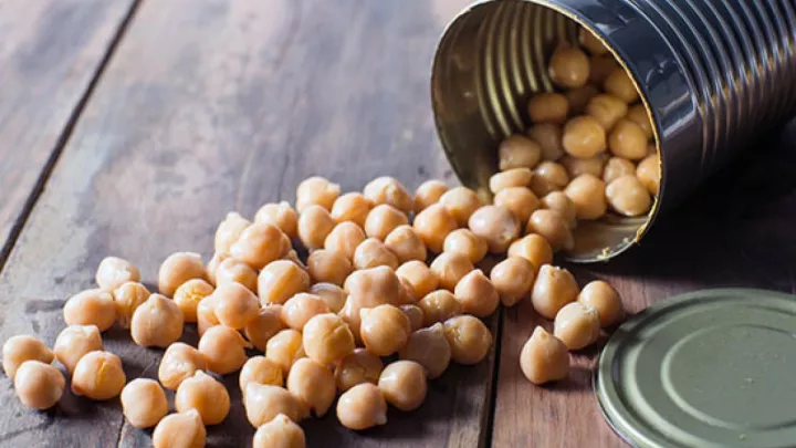 Can of chickpeas